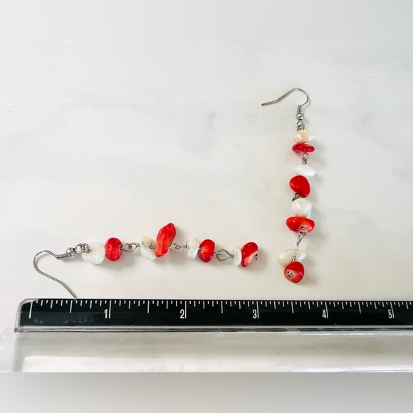 Vintage red & white dangle earrings - Picture 3 of 3